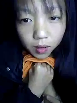 Quynhsumon online show from November 2025 02:40:01 PM