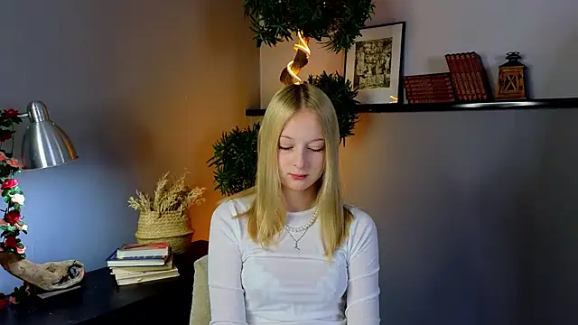 YungLyssy online show from November 2025 03:00:02 AM