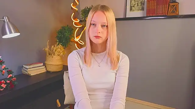 YungLyssy online show from November 2025 03:32:02 AM