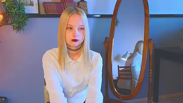 YungLyssy online show from October 2025 04:13:01 AM