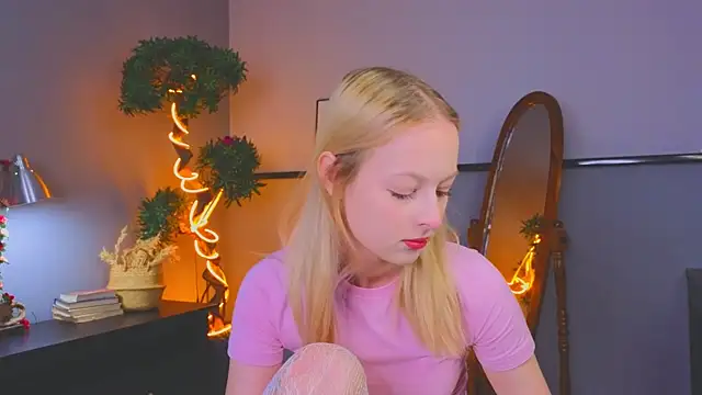 YungLyssy online show from December 2025 04:17:01 AM