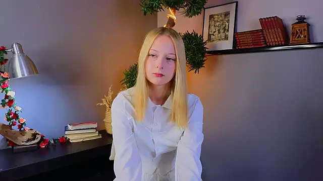 YungLyssy online show from November 2025 03:33:02 AM