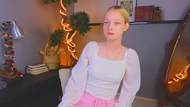 YungLyssy online show from November 2025 03:17:02 AM