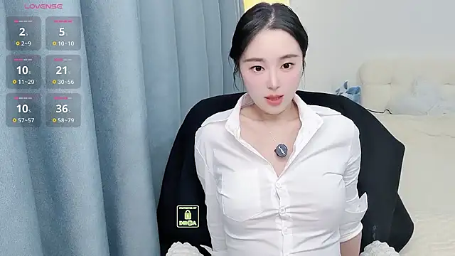 Xiaotaimei 666 online show from November 2025 01:37:02 PM