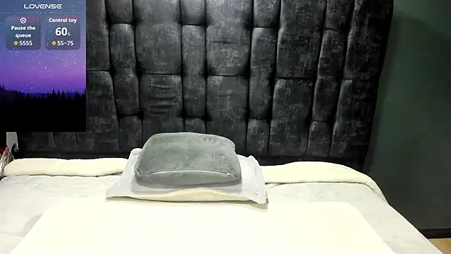 Snapshot of Alice__Morgan_ chatting on October 2025 11:53:01 AM Alice Morgan online show from October 2025 11:53:01 AM