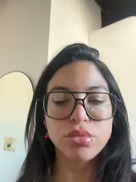 lucialuna online show from March 2026 06:11:01 PM