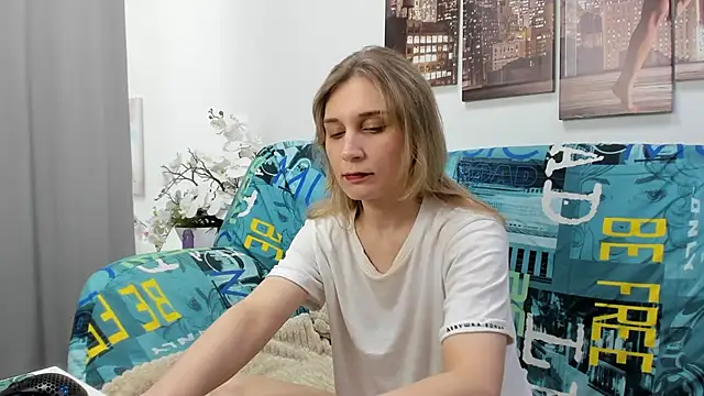 Snapshot of Tenderly_Sophie chatting on May 2026 01:11:01 AM Tenderly Sophie online show from May 2026 01:11:01 AM