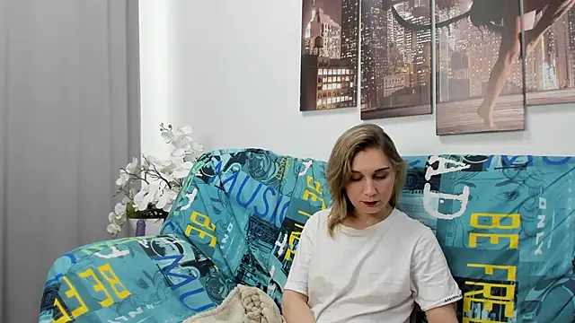 Snapshot of Tenderly_Sophie chatting on May 2026 08:20:02 AM Tenderly Sophie online show from May 2026 08:20:02 AM