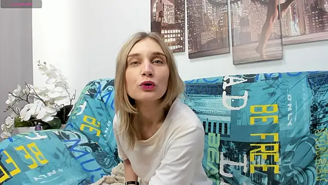 Snapshot of Tenderly_Sophie chatting on April 2026 01:23:02 AM Tenderly Sophie online show from April 2026 01:23:02 AM