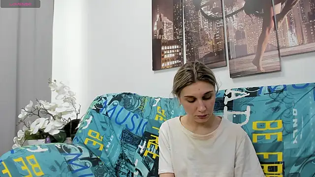 Snapshot of Tenderly_Sophie chatting on April 2026 01:24:01 PM Tenderly Sophie online show from April 2026 01:24:01 PM