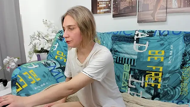 Snapshot of Tenderly_Sophie chatting on May 2026 08:20:01 AM Tenderly Sophie online show from May 2026 08:20:01 AM