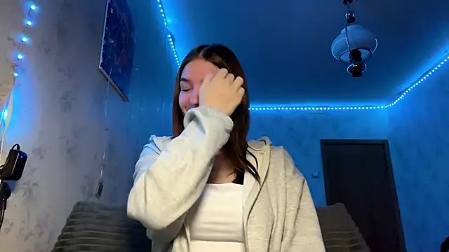 Beauty miIa online show from November 2025 09:18:01 PM