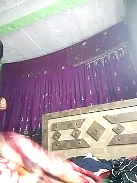 QRESABABY online show from November 2025 10:21:01 PM