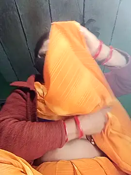 QRESABABY online show from November 2025 10:21:02 PM