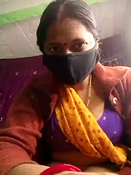 QRESABABY online show from November 2025 10:54:02 PM