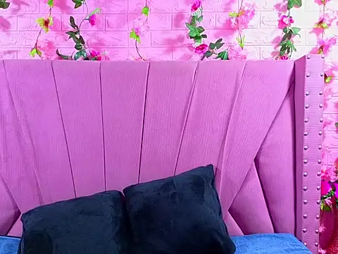 Snapshot of Alyy_Brown chatting on November 2025 01:54:01 AM Alyy Brown online show from November 2025 01:54:01 AM