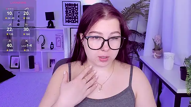 Snapshot of EffyBlush chatting on December 2025 01:43:02 PM EffyBlush online show from December 2025 01:43:02 PM