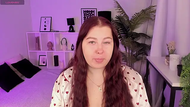 Snapshot of EffyBlush chatting on December 2025 01:32:01 PM EffyBlush online show from December 2025 01:32:01 PM