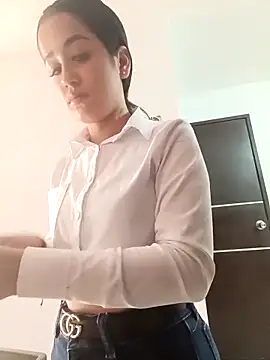 BabyCaramel18 online show from November 2025 04:43:02 PM