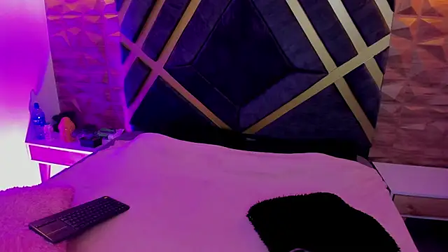 sydney miller  online show from April 2026 11:32:02 PM