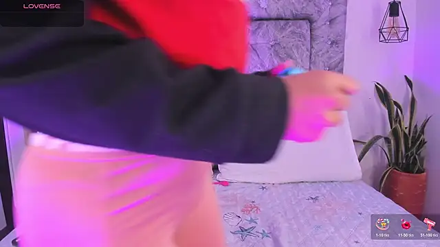 Snapshot of Amatista_desire chatting on December 2025 12:31:01 PM Amatista desire online show from December 2025 12:31:01 PM