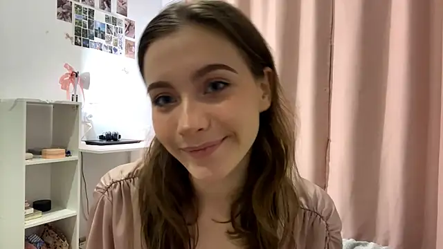 Snapshot of Kira_Sanders chatting on October 2025 07:12:01 PM Kira Sanders online show from October 2025 07:12:01 PM