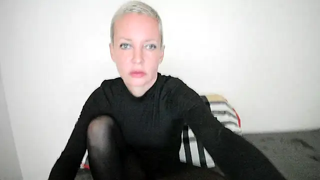 Blueskynicci online show from November 2025 12:20:01 PM