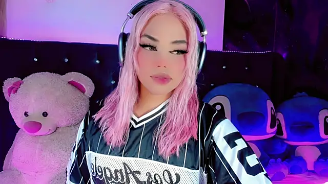 Snapshot of Alannys_xHotx chatting on April 2026 02:03:02 AM Alannys xHotx online show from April 2026 02:03:02 AM