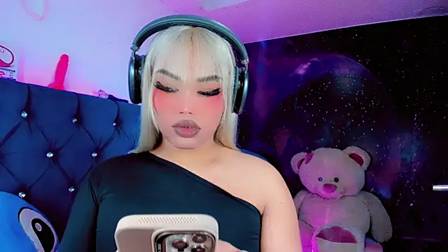 Snapshot of Alannys_xHotx chatting on February 2026 11:37:02 PM Alannys xHotx online show from February 2026 11:37:02 PM