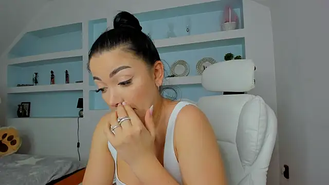 juliexxx online show from April 2026 04:30:01 PM