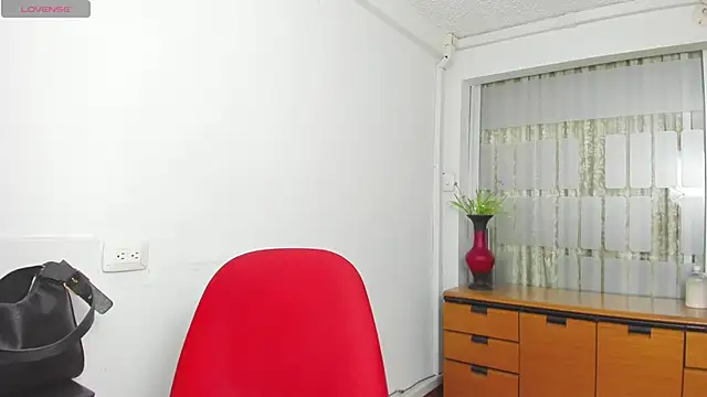 chloehanna online show from November 2025 08:20:01 PM