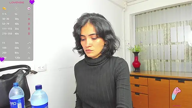 chloehanna online show from November 2025 06:08:01 PM