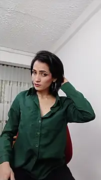 chloehanna online show from November 2025 04:21:02 PM