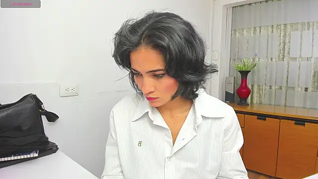 chloehanna online show from November 2025 06:03:01 PM