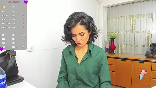 chloehanna online show from November 2025 01:44:01 PM