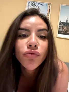 Thaylla sophiiia online show from October 2025 04:41:02 PM