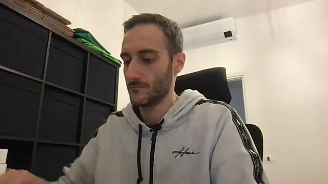 LukaShyGuy online show from November 2025 09:04:01 PM