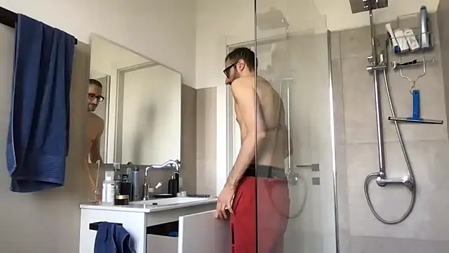 LukaShyGuy online show from May 2026 08:21:01 AM