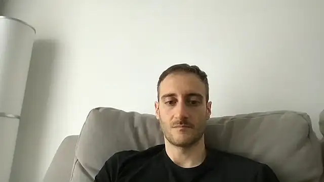 LukaShyGuy online show from April 2026 12:17:01 PM