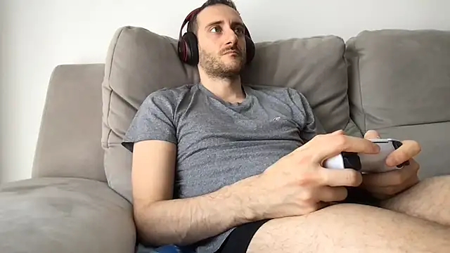 LukaShyGuy online show from May 2026 10:14:01 AM