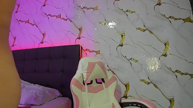 Scarlet DLuce online show from March 2026 09:00:01 AM