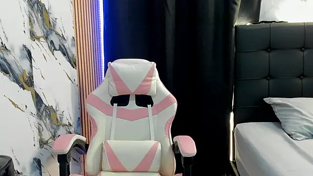 Scarlet DLuce online show from November 2025 09:46:02 AM