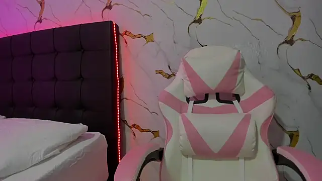 Scarlet DLuce online show from April 2026 09:00:01 AM