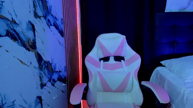 Scarlet DLuce online show from January 2026 09:05:01 AM