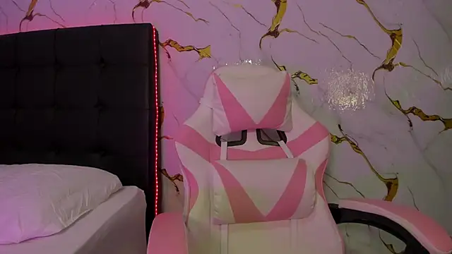 Scarlet DLuce online show from April 2026 09:02:02 AM