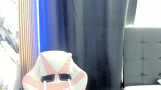 Scarlet DLuce online show from November 2025 09:09:02 AM