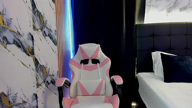 Scarlet DLuce online show from November 2025 10:10:01 PM