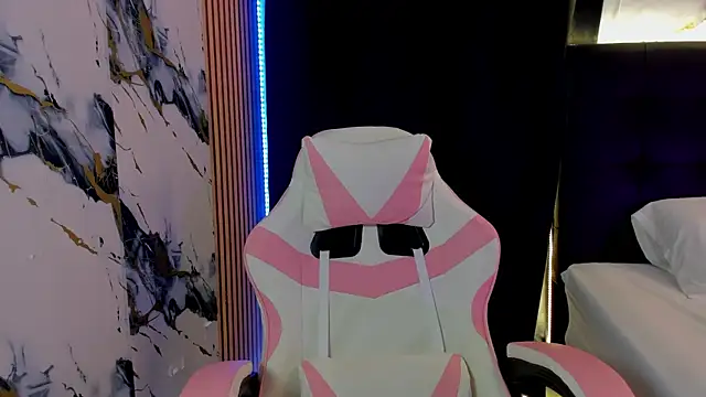 Scarlet DLuce online show from November 2025 09:09:01 AM