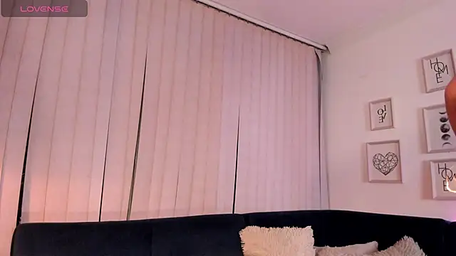 Snapshot of kendra_crow chatting on November 2025 09:02:02 AM kendra crow online show from November 2025 09:02:02 AM