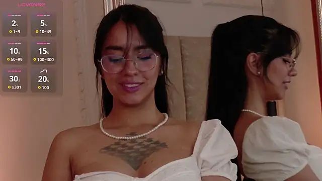 Penelope-Cross online show from December 2025 03:11:01 PM